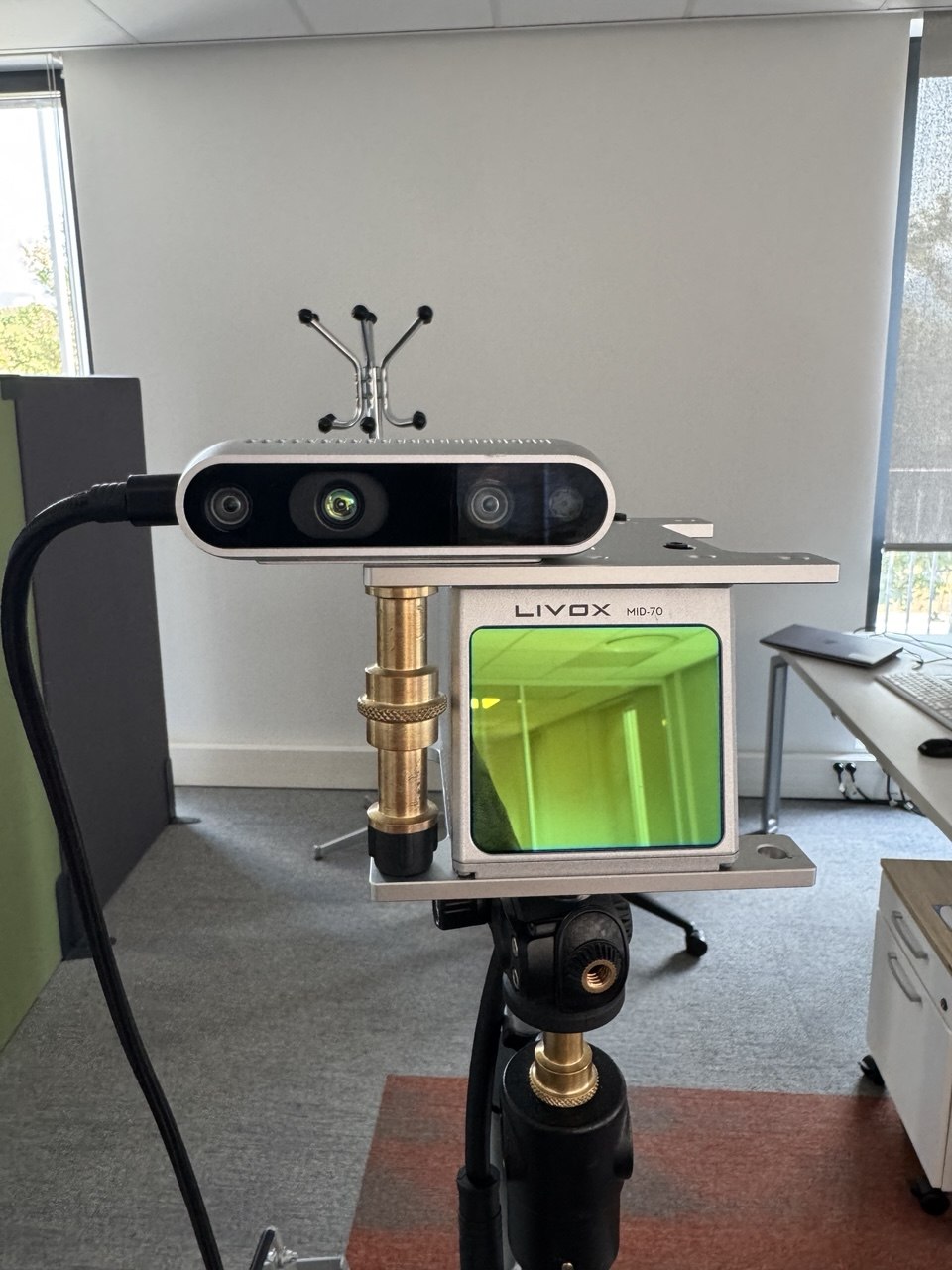 Montage du LiDAR Livox Mid-70 et de la caméra Intel RealSense D435i.
