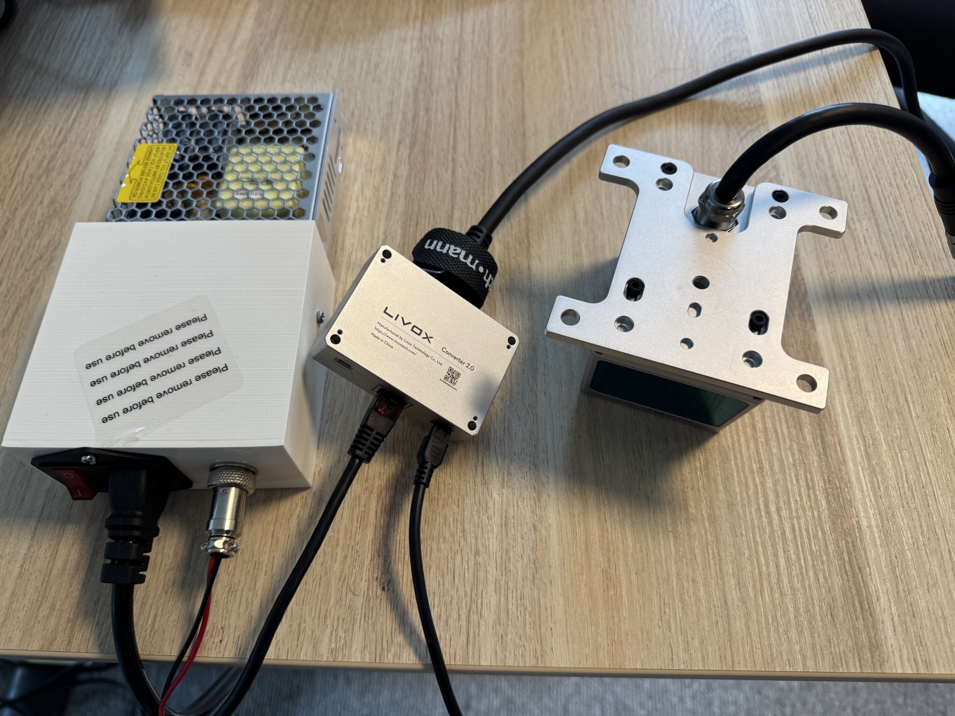 Montage matériel du système LiDAR : alimentation, Livox Converter 2.0 et Livox Mid-70.
