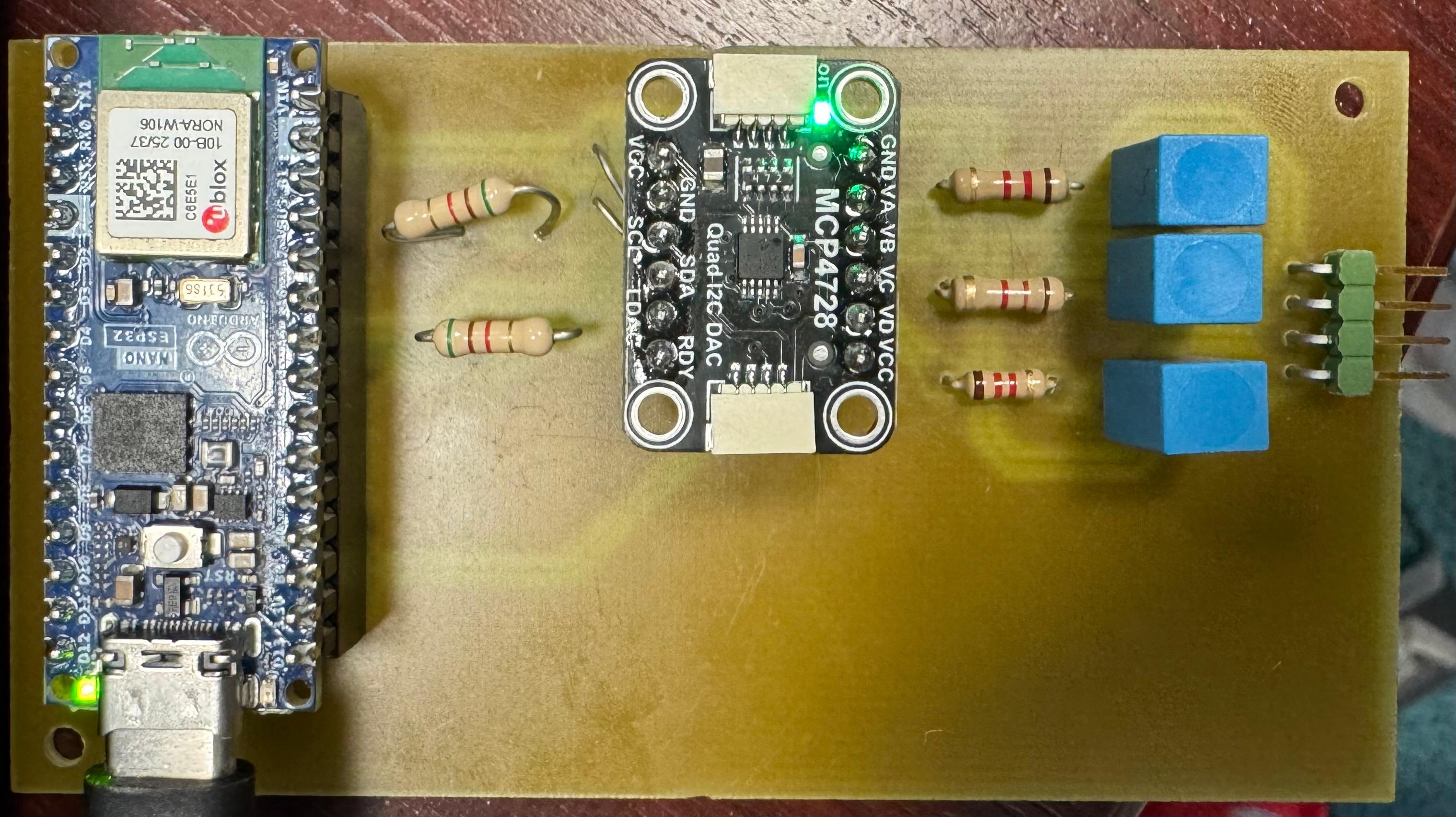 Prototype de micro-pince souple et plateforme d’actionnement